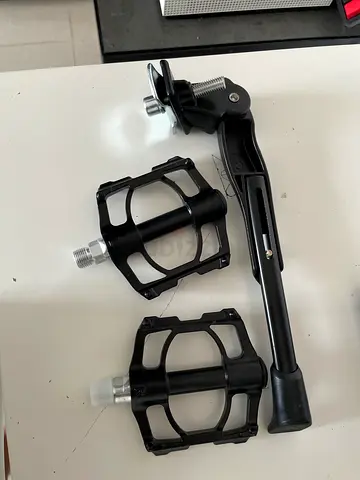 Bicycle kickstand + pair of platform pedals - good condition
