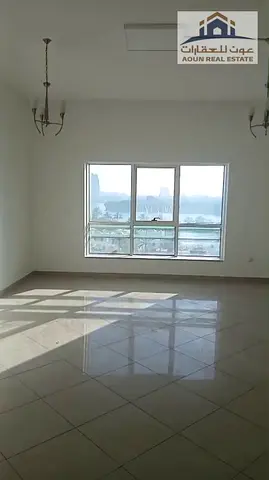 شقة غرفتين وصالة للإيجار السنوي في المجاز 1 | 170 م² | موقف سيارة | التكييف على المالك | 65,000 درهم