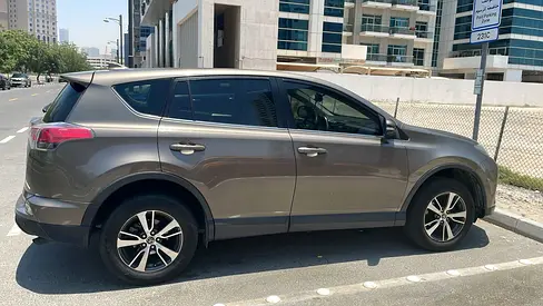 2017 Toyota RAV 4 — фото 2