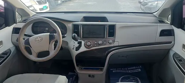 صورة 12 لـ 2011 Toyota SIENNA