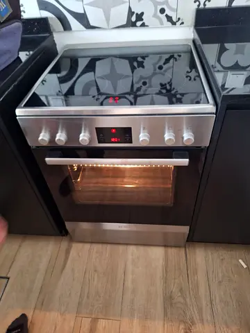 Bosch Stainless Steel Electric Cooker with Glass Hob and Oven - Good Working Condition