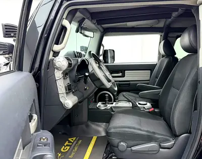 2014 Toyota FJ CRUISER photo 13