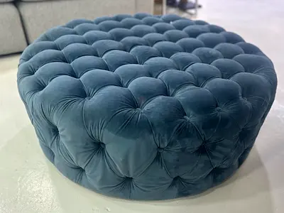 Ottoman round blue velvet