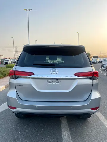 2016 Toyota FORTUNER 缩略图 4