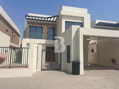 Stunning Maids | Prime Location | Close To Beach
