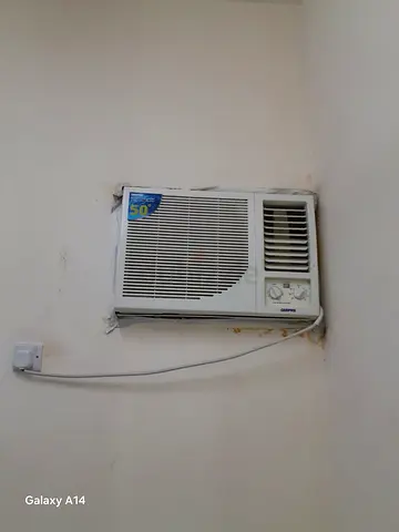 Used Window air conditioner unit - functional, needs minor sealing