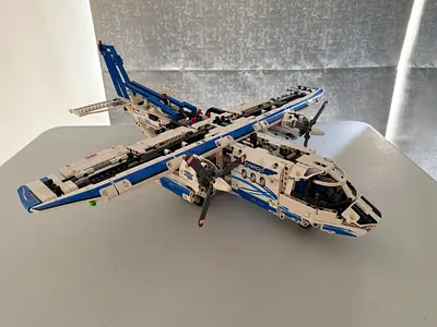 42025 LEGO Technic Cargo Plane