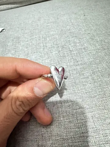 Silver ring heart