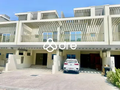 BRAND NEW I JUST HANDED OVER I MID UNIT I BACK TO BACK