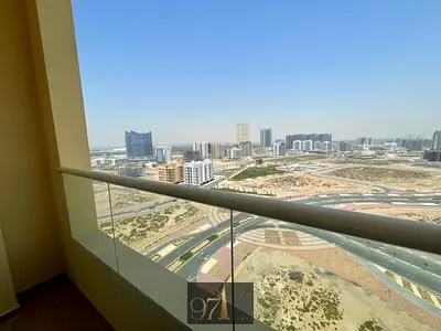 شقة فسيحة ومشرقة بغرفة نوم واحدة في طابق مرتفع مع إطلالات رائعة على المجمع السكني