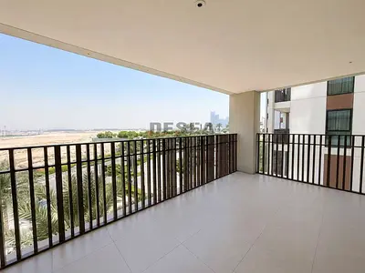 Waterfront Living | Prime Location | Vacant