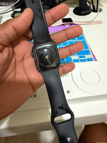 Used Apple Watch (SE gen 1) with Black Sport Band - Good Working Condition
