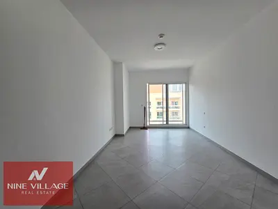غرفة نوم واحدة فسيحة | منطقة JVC 10 | شرفة | إطلالة على وسط المدينة