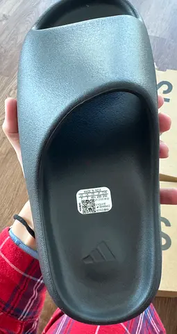 Yeezy Slide "Onyx" - Size 40,5 (US 7)