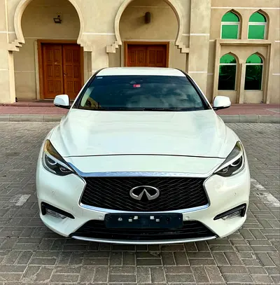 2019 Infiniti Q30 照片 2
