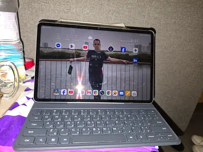 iPad with Smart Keyboard case - good condition