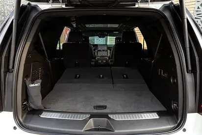 صورة 9 لـ 2025 GMC YUKON