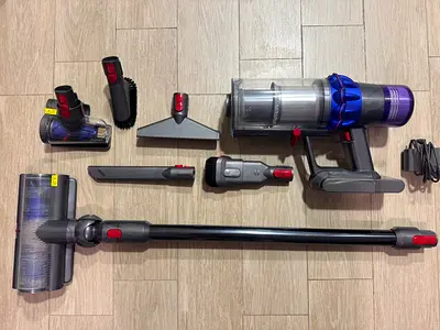 DYSON V15 Detect Extra Cordless Vacuum - Excellent Condition