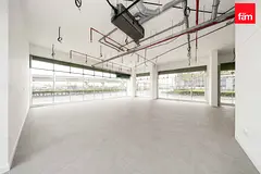 Corner Shop | 8 Parkings | Vacant | Road Facing