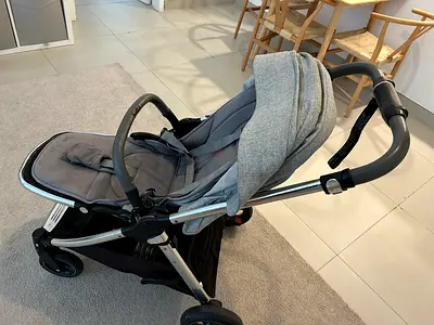 Light grey Mamas&papas reversible baby stroller in good condition