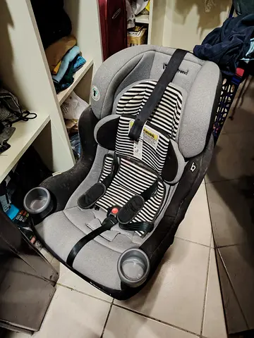 Used convertible baby car seat with cup holders - Grey/black