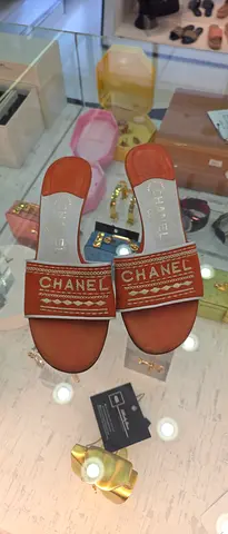 Chanel brown leather slide sandals (women) - preowned, good condition