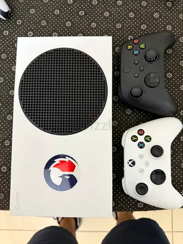 Xbox series S with 2 controllers