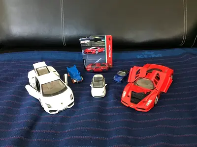 6 MAISTO DIE-CAST METAL MODEL CARS