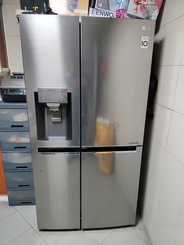 LG 4-Door Stainless Steel Refrigerator with Water Dispenser - EXCELLENT CONDITION