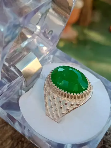 Emerald Sterling Silver Ring with Large Green Gemstone (Size Approx. US 9)