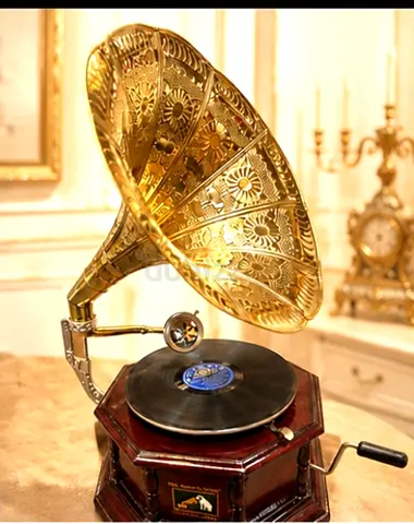 Beautiful vintage style 8 corner working gramophone for sale.