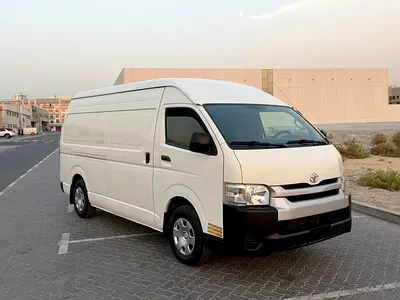 2018 Toyota HIACE photo 2