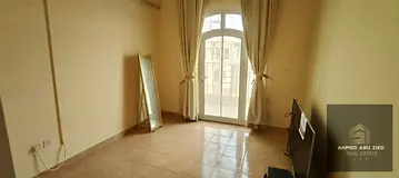 4 master bedrooms, large living room, spacious and equipped kitchen, 4 bathrooms, high-end finishing