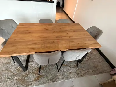 Wooden Dining Table with 6 Upholstered Chairs - Modern, excellent condition