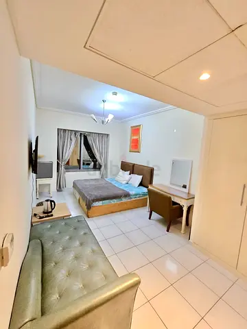 Master room en-suite in 21st Century DIFC