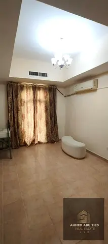 4 master bedrooms, large living room, spacious and equipped kitchen, 4 bathrooms, high-end finishin