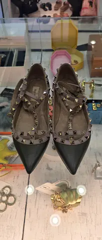 Valentino Rockstud-inspired Pointed Leather Flats, Size 39