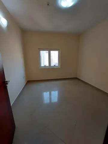 *PRIME LOCATION* 1BHK WITH WARDROBES AVAILABLE FOR FAMILY JUST IN 35K *6 CHEQUES PAYMENT* OPPOSITE TO SAHARA CENTER