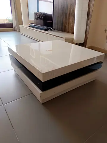Free coffee table 80 x 80 cm