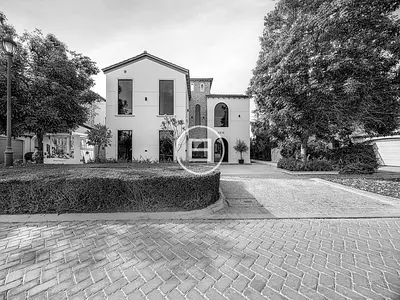THE DEAL: Fully Renovated Golf-Front Villa