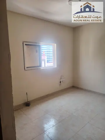 استوديو واسع بمطبخ منفصل للإيجار | تصميم عملي وتشطيبات أنيقة | إضاءة طبيعية وموقع مميز قريب من جميع الخدمات والمواصلات | مثالي للأفراد والموظفين | جاه