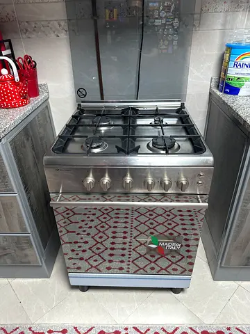 Stainless Steel 4 Eyes Burner Gas Range with Oven - Good Condition