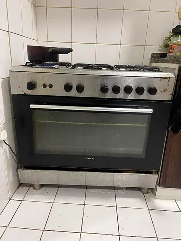 Stainless Steel Gas Range with Built-in Oven - 5 Burners