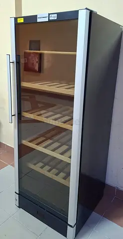 Vestfrost wine fridge dual Zones bottles capacity 155 freestanding