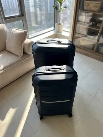 SAMSONITE Set of 2 Hard-Shell Roller Luggage Suitcases - Good Condition