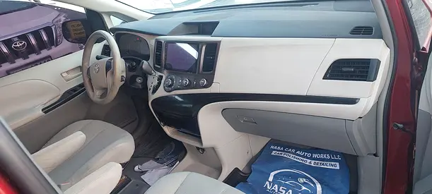 صورة 10 لـ 2011 Toyota SIENNA