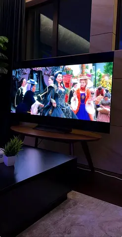 65-inch OLED LG C4 TV in excellent condition, works perfectly