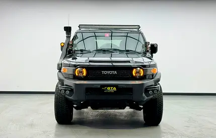 2014 Toyota FJ CRUISER photo 2