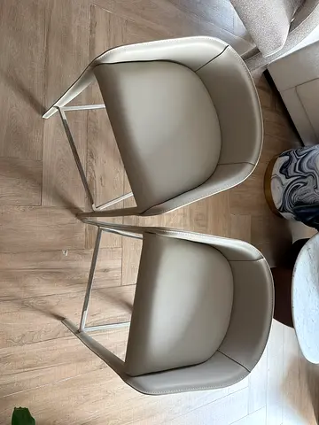 Pair of modern beige leather bar stools with metal frame (Ebarza)