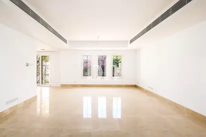 Lake Backing | Private Garden | Close to Park
